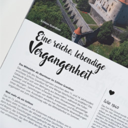 Encart texte, version en allemand, brochure tourisme région nord-vaudois. Graphisme typographie script