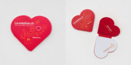 Travail de graphistes, région yverdon-les-bains, post-it de couleur rouge en forme de coeur